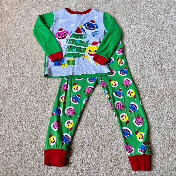 3/$25 Pink Fong Christmas Baby Shark Pajamas - Picture 2 of 5